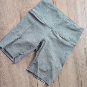 Lululemon Bike Shorts 6 Crackel Pattern